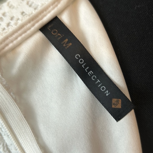 Lori M White lace like Aline dress size small stretch material lined - Picture 5 of 6